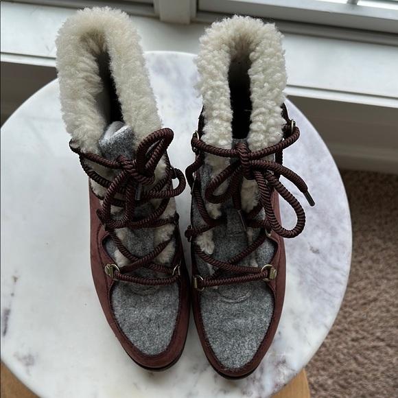 SOREL ANKLE BOOTS SZ 5 Excellent condition - Picture 5 of 9